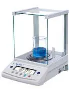 Analytical balance with glass draft shield